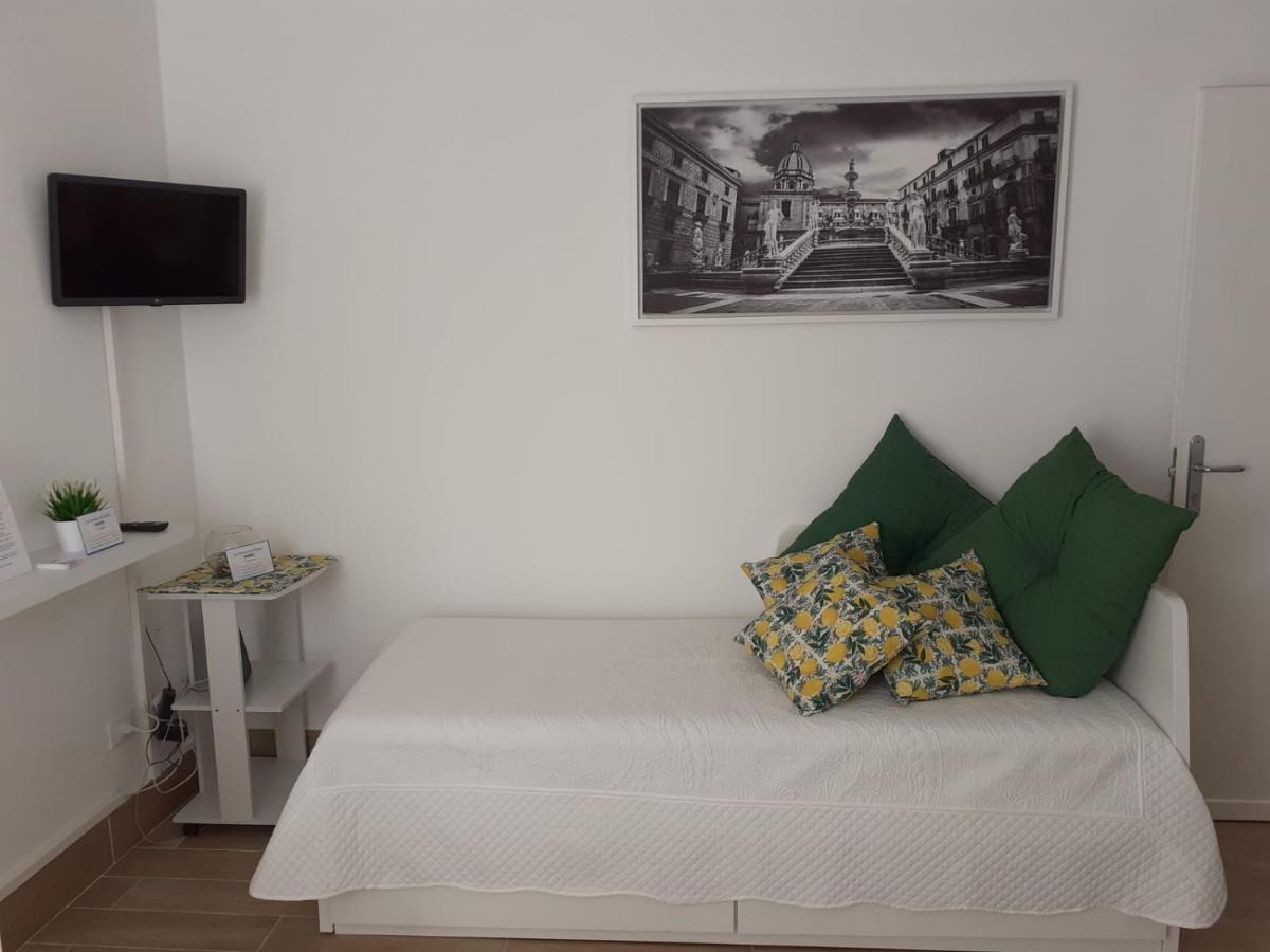 La Camera Di Stella - Ai Normanni Hotel Palermo Bagian luar foto