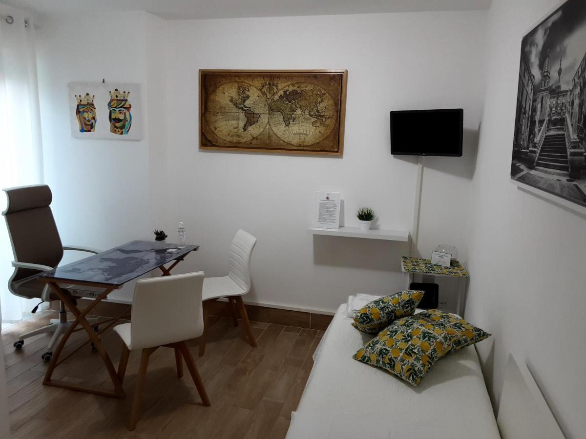 La Camera Di Stella - Ai Normanni Hotel Palermo Bagian luar foto