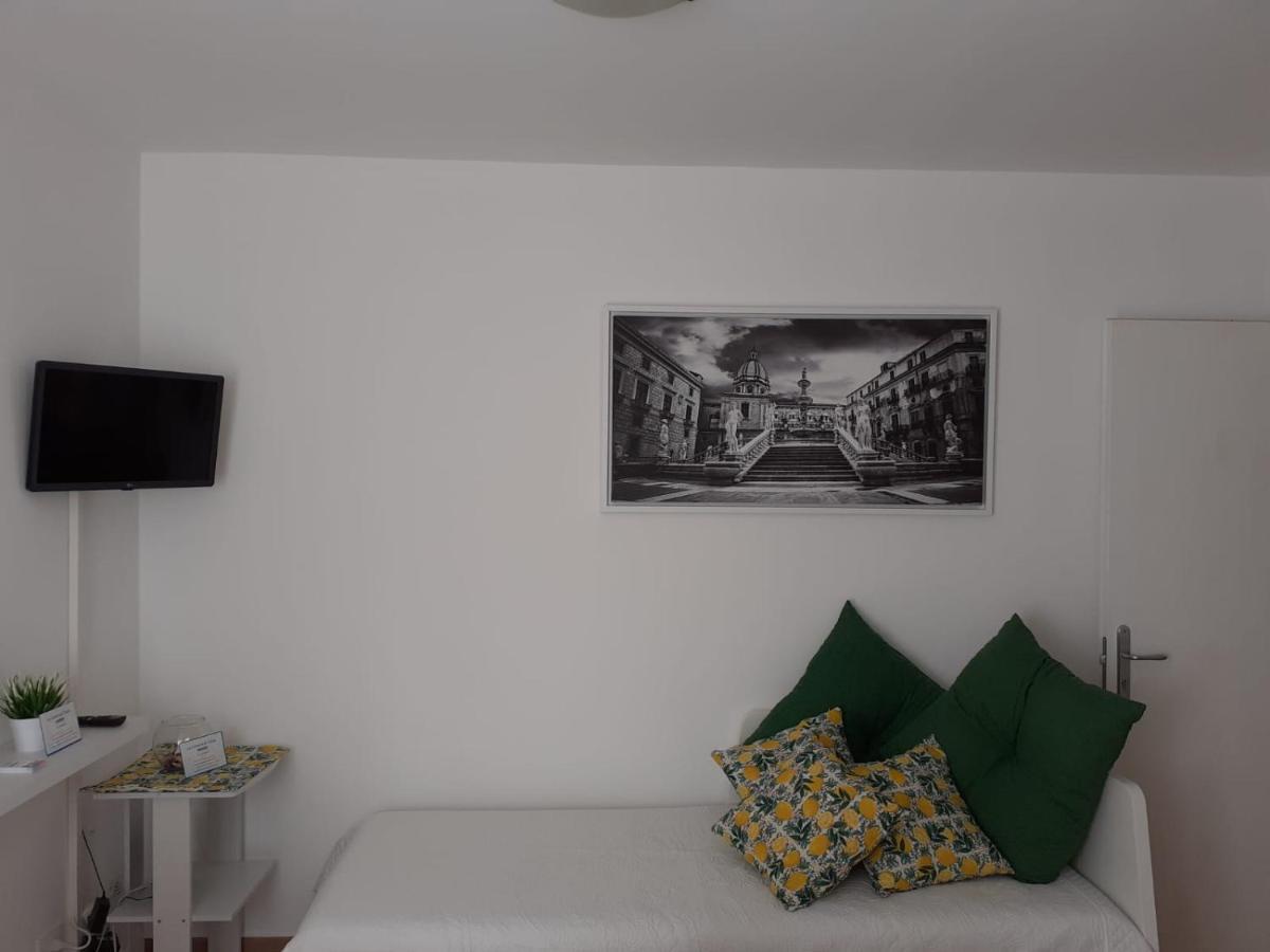 La Camera Di Stella - Ai Normanni Hotel Palermo Bagian luar foto