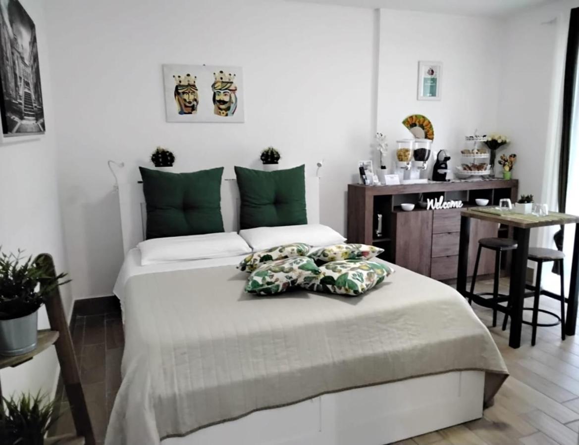 La Camera Di Stella - Ai Normanni Hotel Palermo Bagian luar foto